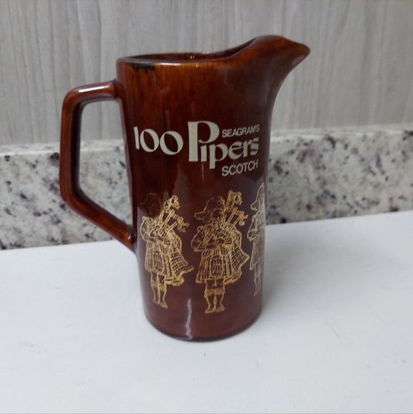 Vintage Seagrams 100 Pipers Scotch Whiskey Jug Pitcher - Picture 1 of 4